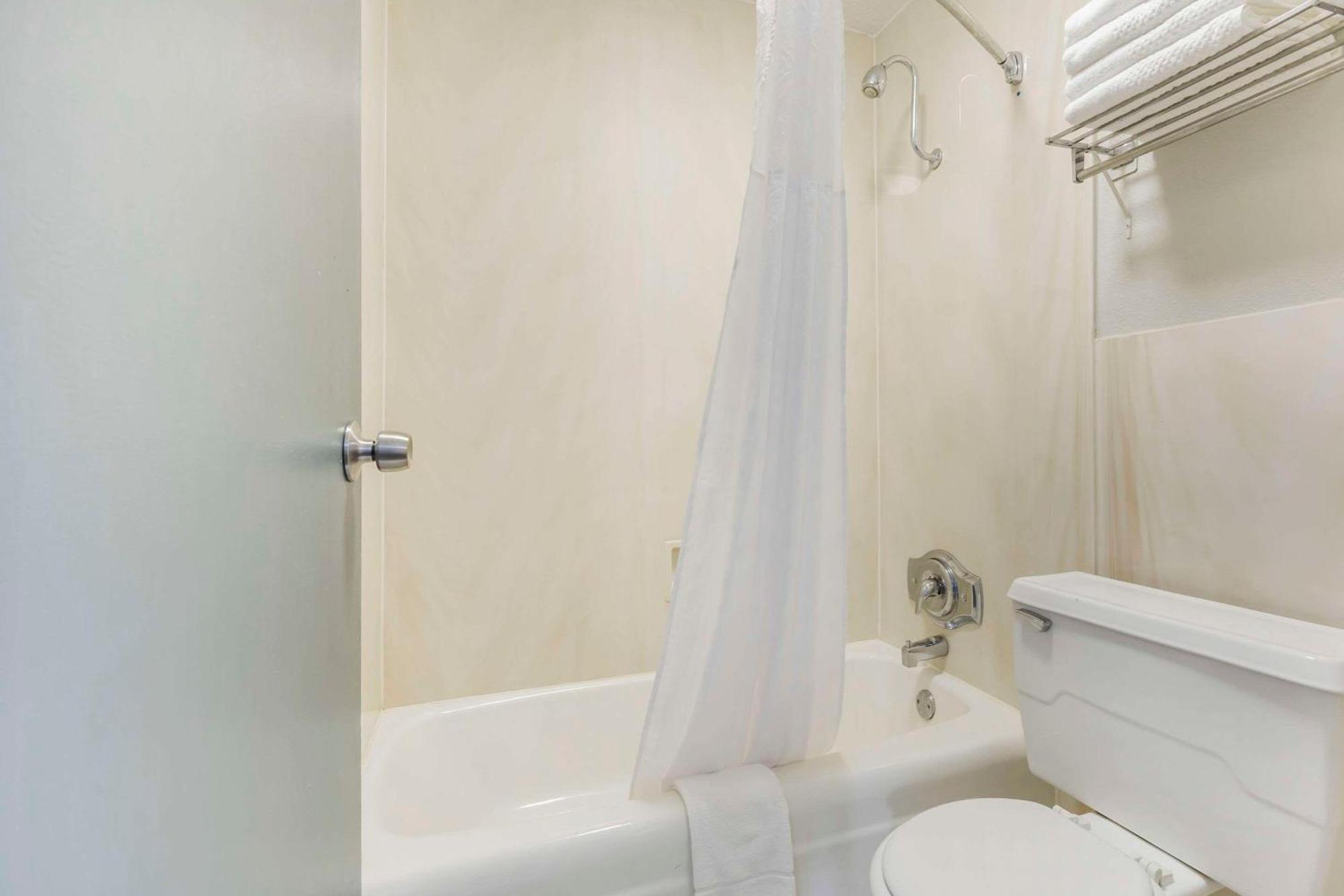 Quality Inn & Suites Santee Eksteriør billede